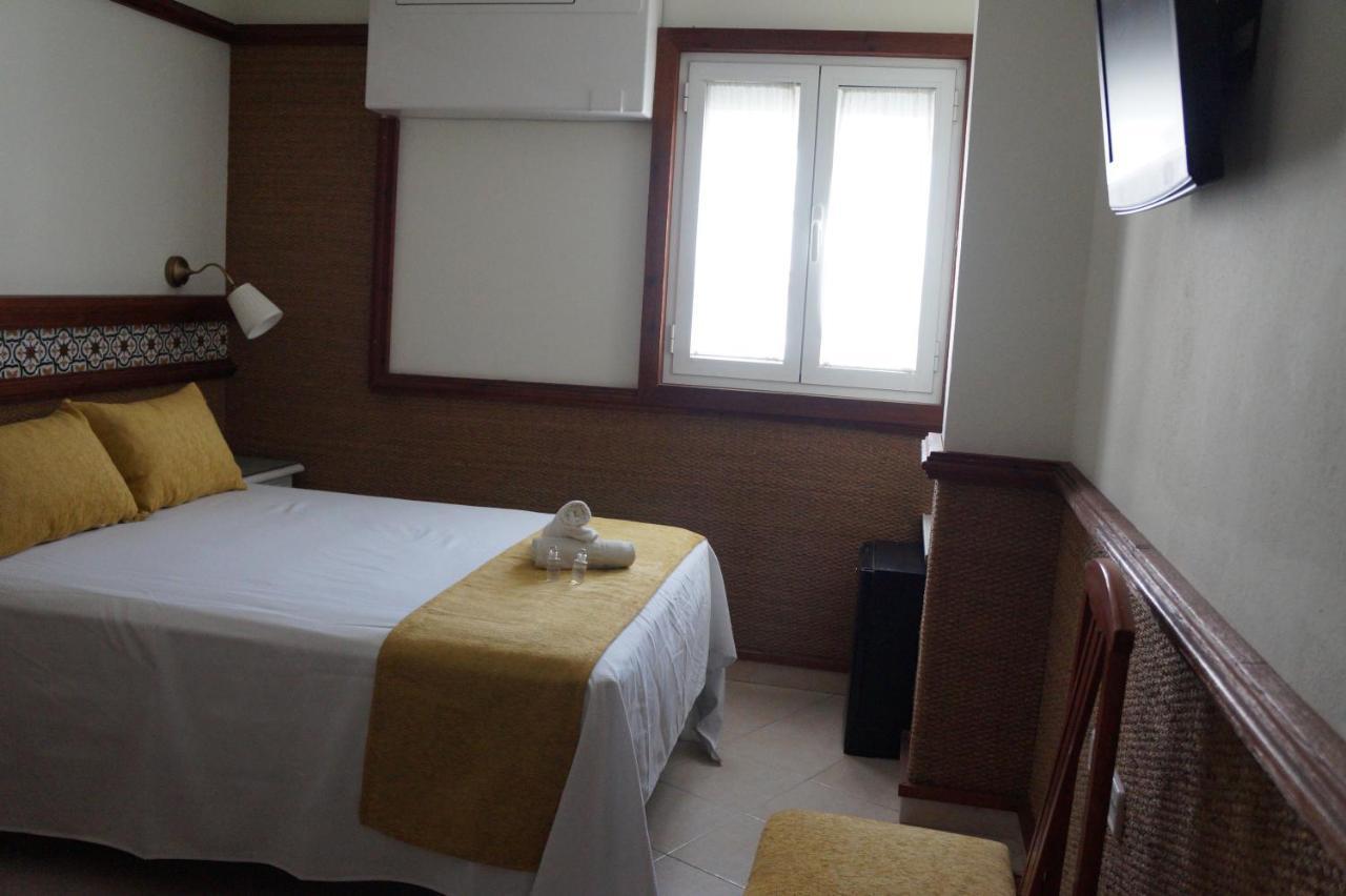 Hostal La Conilena Conil De La Frontera Eksteriør billede