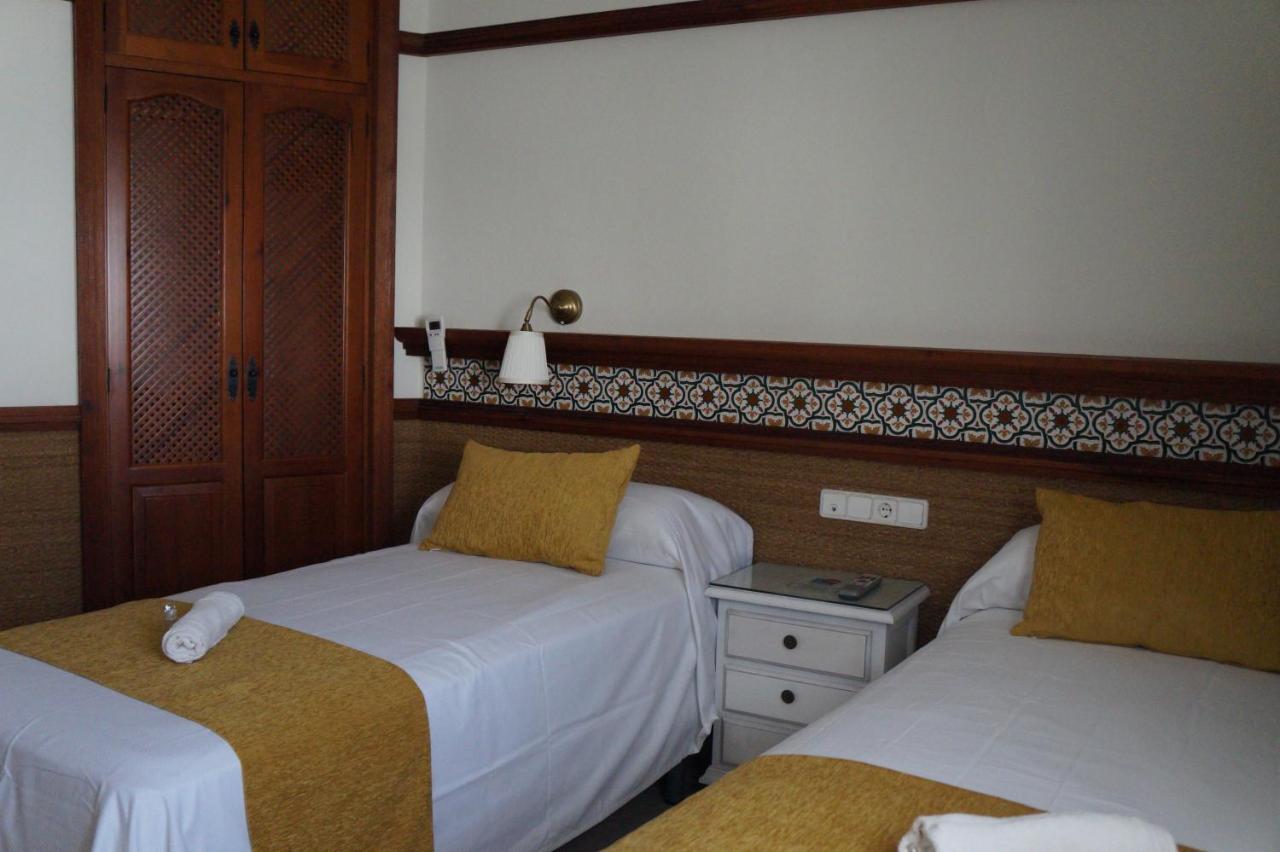 Hostal La Conilena Conil De La Frontera Eksteriør billede