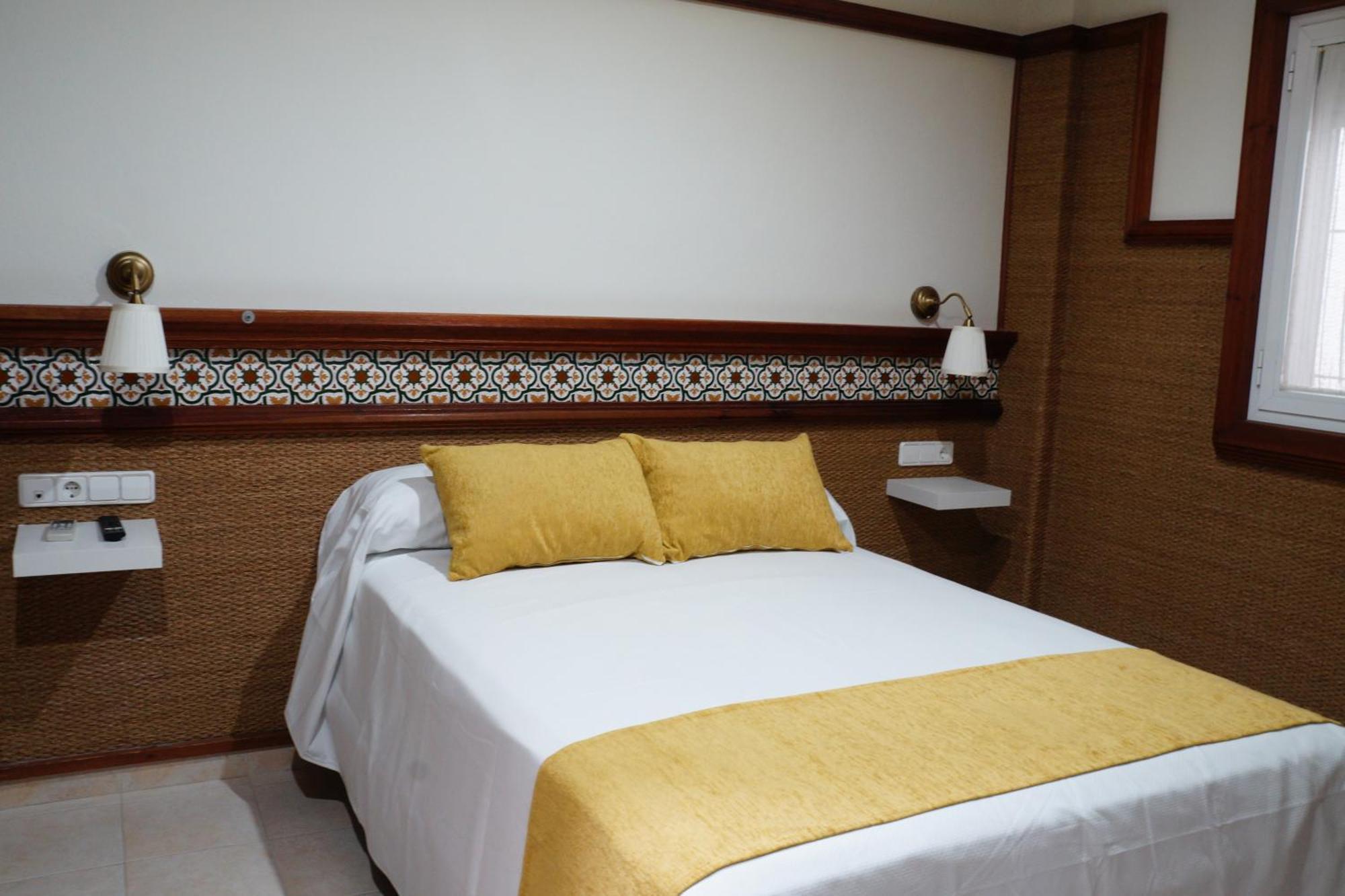 Hostal La Conilena Conil De La Frontera Eksteriør billede
