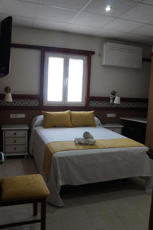 Hostal La Conilena Conil De La Frontera Eksteriør billede